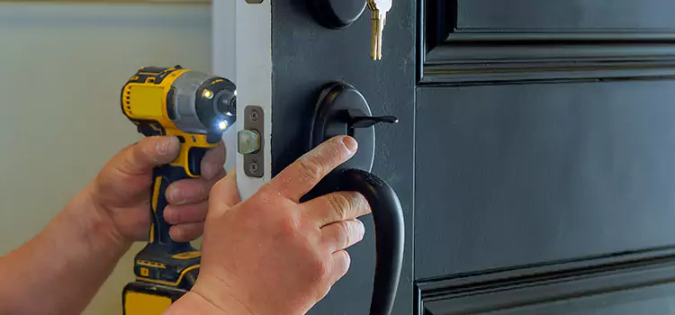 Locksmith Emergency Service Paramount